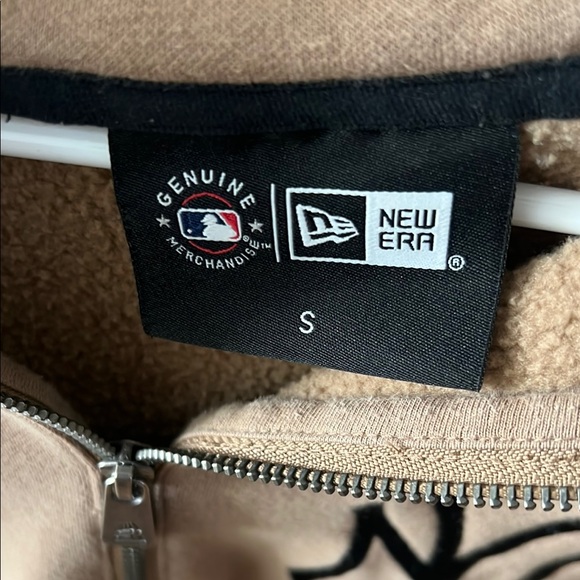 New York Yankees Brown Hoodie - Picture 3 of 5